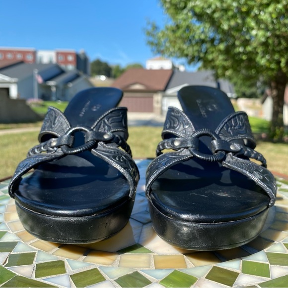 Cole Haan black tooled leather slide sandals mules US women’s size 8 - Picture 5 of 13